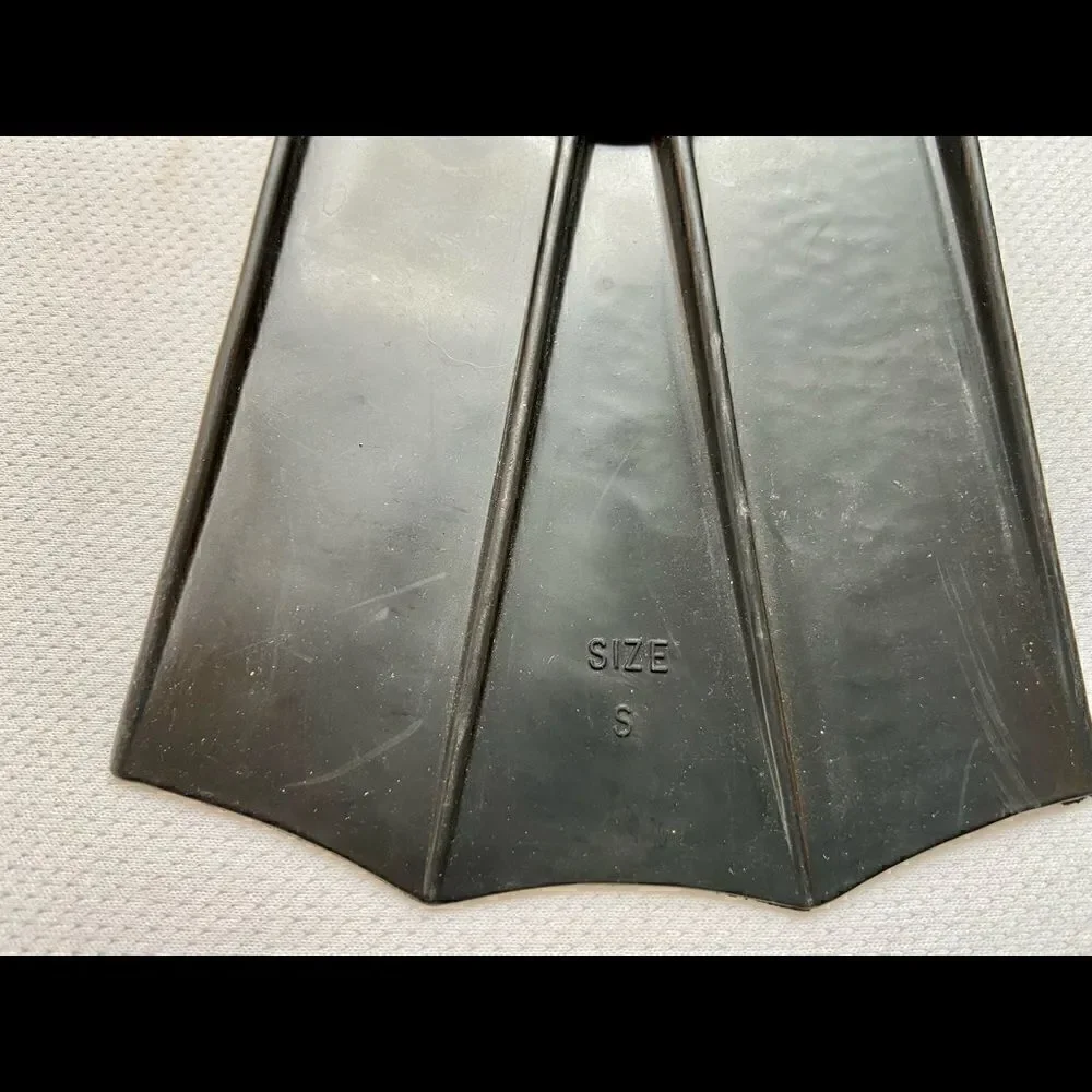 Kids Adjustable Flippers Fins Swimming Diving Learning Tools Black Size Small.
